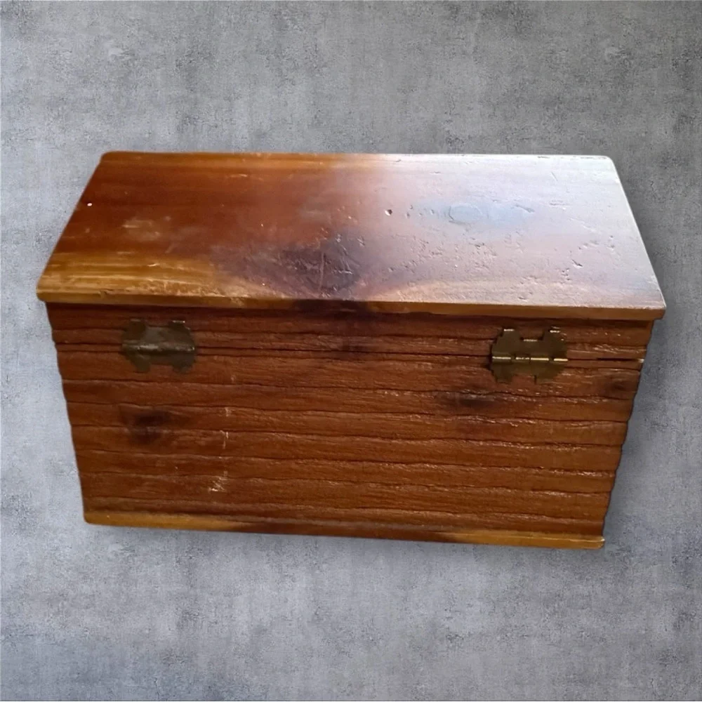 Vintage Log Cabin-Shaped Wooden Cigar Box or Humidor - 1930’s